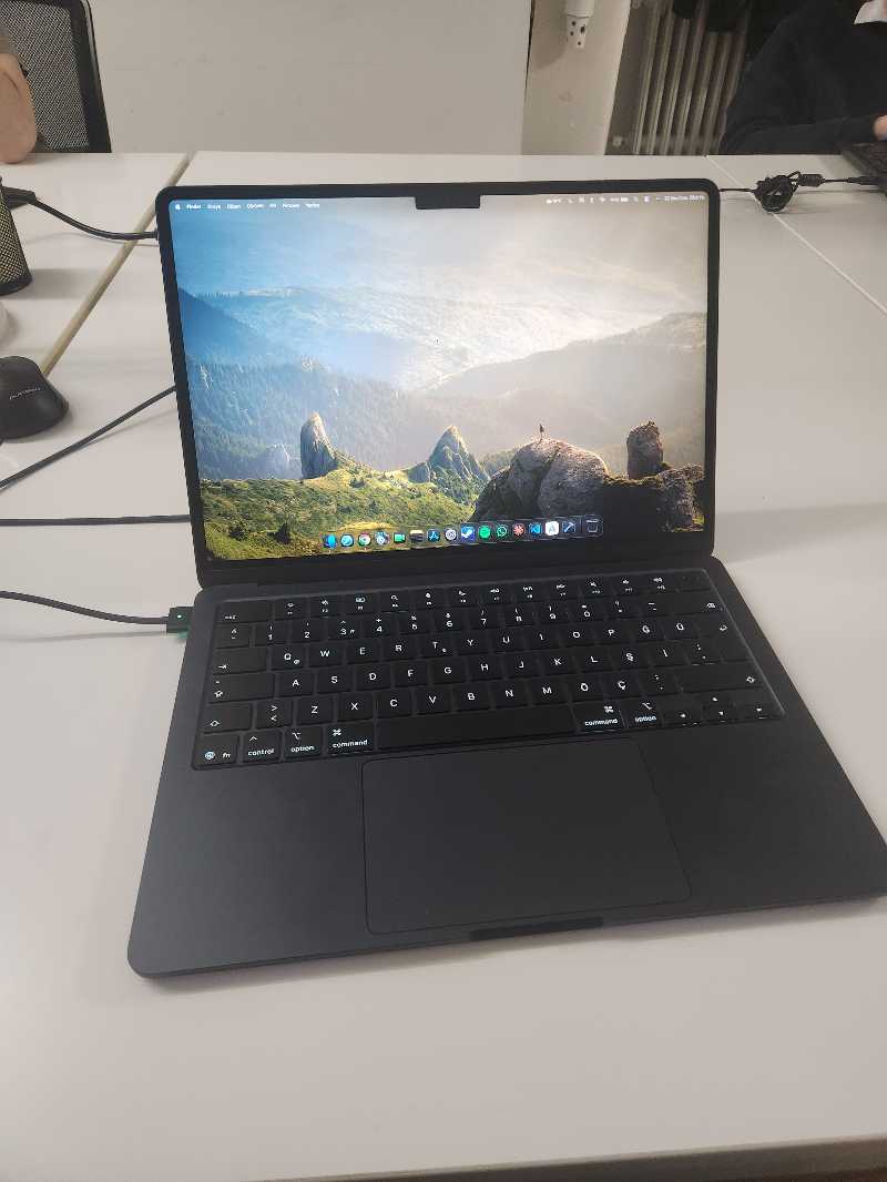 MacBook Air M5 13 inc 16gb ram 512gb ssd
